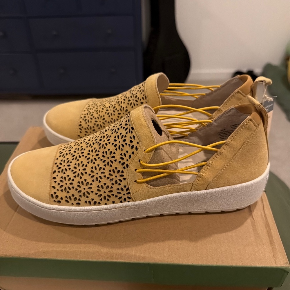 Jambu yellow shoes